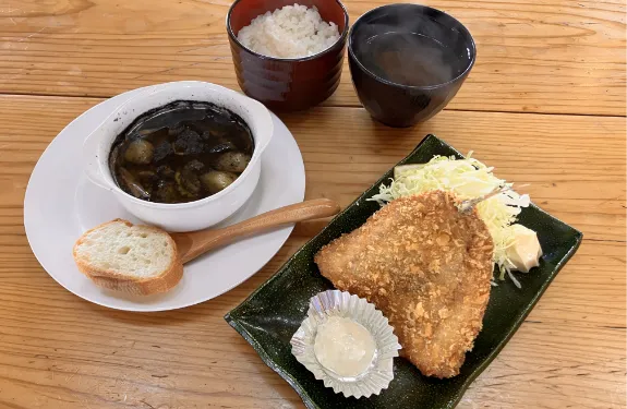 海鮮黒アヒージョと鴨川産アジフライ