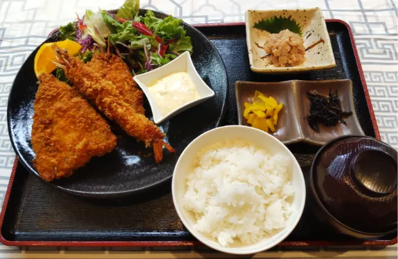 海鮮ミックスフライ&アジのなめろう定食