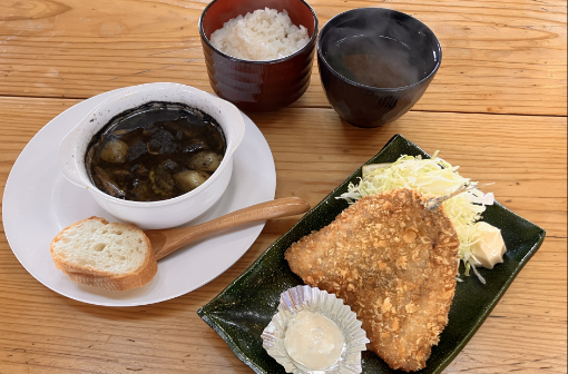 海鮮黒アヒージョと鴨川産アジフライ